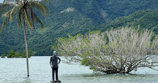 蔣介石銅像「水上漂」過生日！ 康芮挾帶豪雨曾文水庫滿水位再現奇景