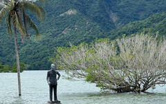 蔣介石銅像「水上漂」過生日！ 康芮挾帶豪雨曾文水庫滿水位再現奇景