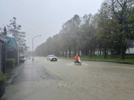 暴雨狂炸…宜蘭亮淹水警報「馬路變成河」 民眾傻眼：10年沒見過