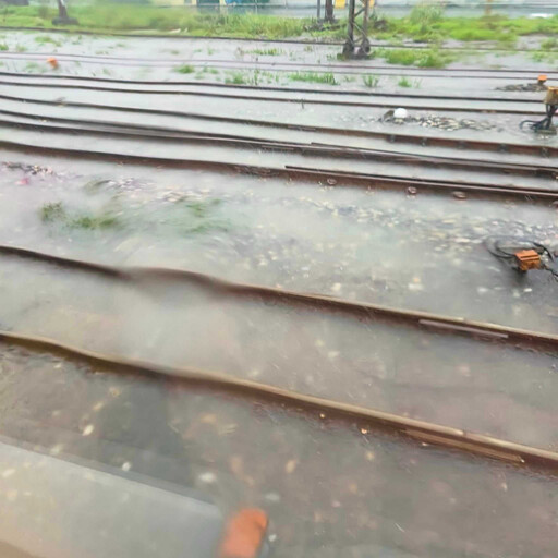 5縣市豪大雨特報！宜蘭紅色警戒 台鐵「軌道遭淹」新馬＝蘇澳新雙線不通