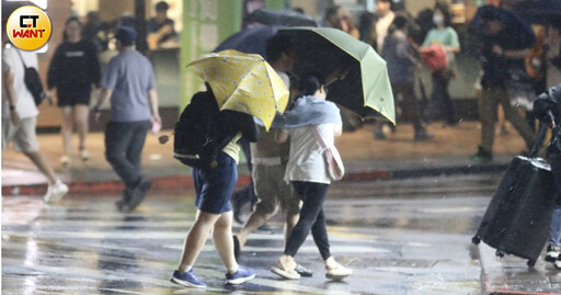 天兔颱風逼近 2縣市累積雨量達「停班課標準」