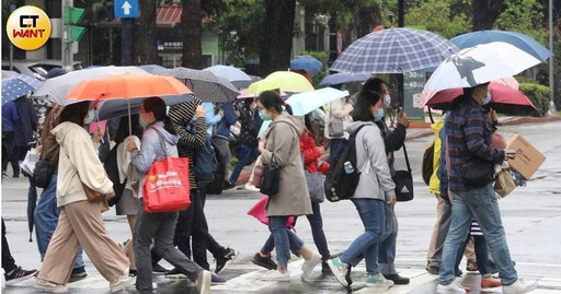 2地一路濕涼到週末！下週三「冷空氣報到」再變天 北部再現1字頭低溫