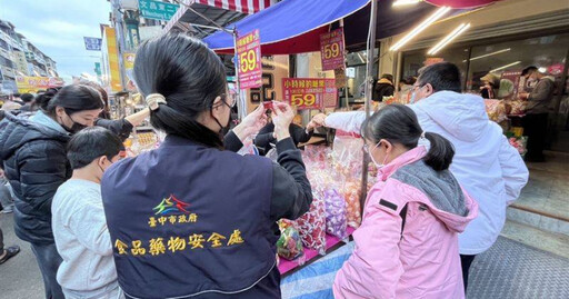 最雷年貨大街？遊客逛過後悔「買到龍年紅包、糖果過期1年」 台中市府開罰了