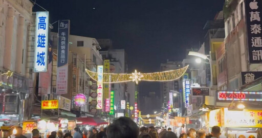 高雄75年老牌夜市復活…平日被遊客塞滿 在地人超驚訝：好多外國人