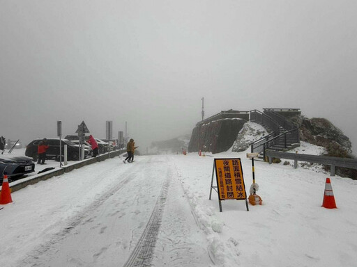 寒流南下發威了！合歡山「銀光耀眼」 松雪樓積雪6公分