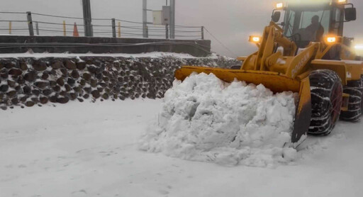 寒流南下發威了！合歡山「銀光耀眼」 松雪樓積雪6公分