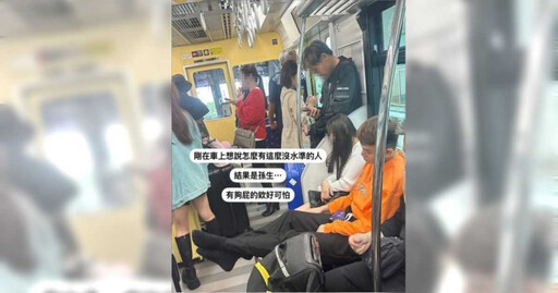 沖繩電車驚見「脫鞋抬腳」無禮男！網下秒傻眼了：是孫生