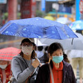 雷雨來了！9縣市大雨特報 週四冷氣團報到「恐剩12℃」