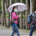 挾雨鋒面今晚到來「雷雨轟炸3天」 週六冷氣團南下「再度轉冷」