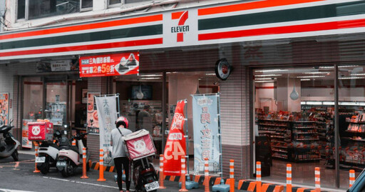 7-11取消24小時？他見7-11加裝鐵捲門 網：大環境正常走向