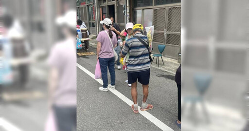 雙腿變形仍跟隨白沙屯媽祖進香!他目擊「勇腳伯」現身 網讚:香燈腳精神指標