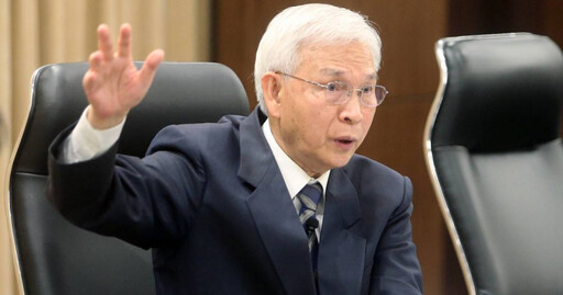 為何匯率波動太大?央行總裁回答結巴 律師點破背後原因:不能承認