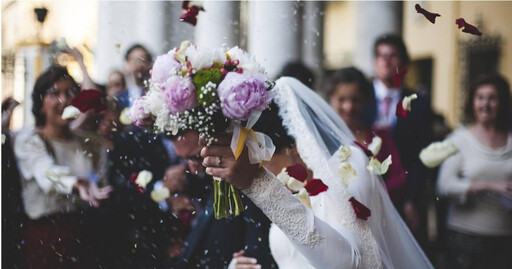 新娘結婚第2天崩潰 婆婆曬婚禮照送祝福竟「全不見她」