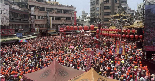 媽祖自駕粉紅超跑 他好奇「會不會繞不回來」?信徒給解答:跟自由行訂機票一樣