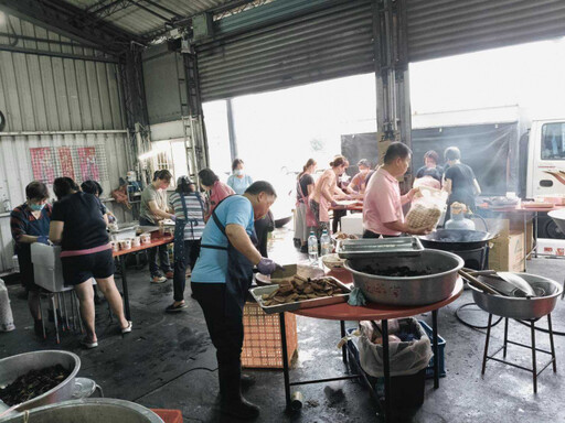 總鋪師義煮團隊「整晚沒睡」!備2千個便當給媽祖信徒 感動畫面曝