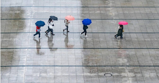 大雨來襲!鞋子被淋濕怎麼辦 家事達人曝「1招」乾更快