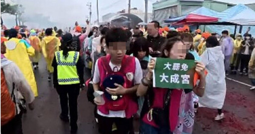 白沙屯媽祖見「大罷免大成宮」轉彎倒車 網友笑:我看到也閃