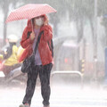 午後雨彈開炸「半個台灣溼答答」 5縣市大雷雨警戒…防劇烈天氣現象