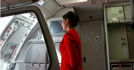 不是為了禮貌!空姐曝登機時空服員「主動打招呼」 背後暗藏「2大原因」