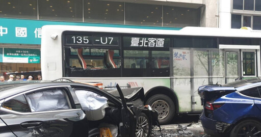 皆為78歲老翁肇事!命理師曝「民國36年生的人」進入車關月