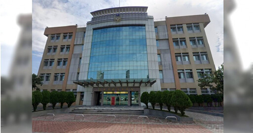 午後溪水暴漲釣客受困烏溪沙洲 中、彰出動消防隊成功救援