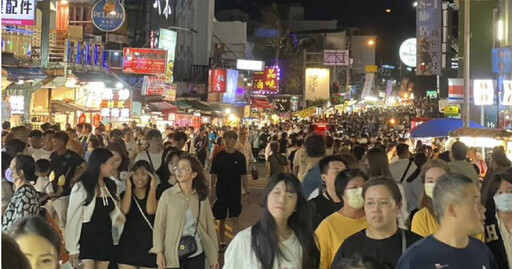 罵了又愛去?墾丁大街人潮爆滿 網友:比夜市貴10塊不知盤在哪