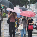 明起變天3地區有雨！下週鋒面「卡台灣上空」甩雨彈 連2天下到橘黃