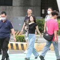 新冠疫情升民眾戴回口罩 網曝1原因：上班不想笑
