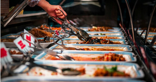 台灣人都這樣?吃Buffet「1習慣」讓外國人驚呆 網笑:看到就知是台人