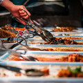 台灣人都這樣？吃Buffet「1習慣」讓外國人驚呆 網笑：看到就知是台人