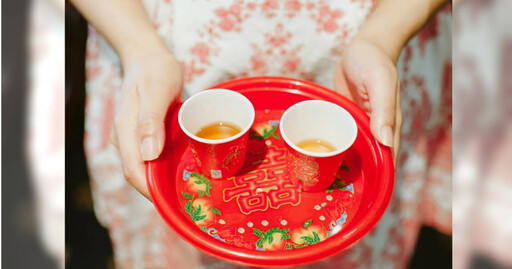 奉茶儀式突喊卡！馬籍婆婆當場「開罵」兒子 超暖原因曝