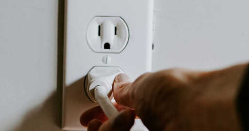 潮濕天氣小心!插座「2情況」恐短路走火 台電示警:廚房最常發生
