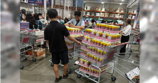 好市多新神物?網友見路人掃貨「狂搬2大車」傻眼 推手網紅也現身:不用買那麼多