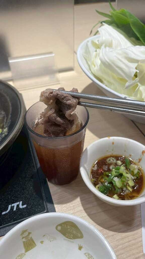 石二鍋邪教吃法好吃嗎?她實測稱「舌頭瞬間當機」 網崩潰:請離開地球