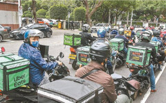 外送員三寶爸月賺10萬全上繳 妻卻猛嫌！他嘆：我的付出一文不值