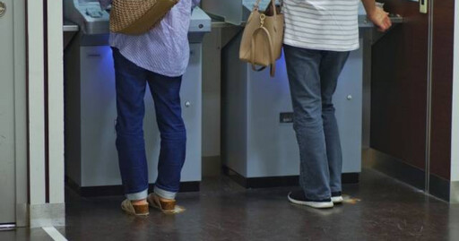 帳戶借親戚秒被凍結!妹子收銀行通知傻了 過來人揭後果:影響很大
