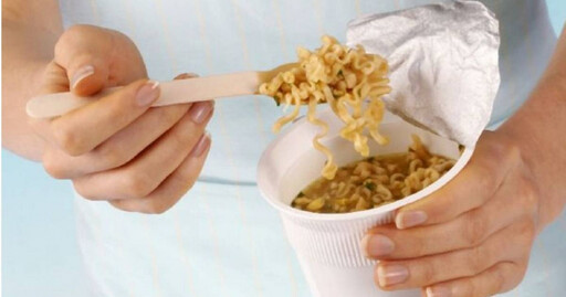 暑假出國超夯!買「這款泡麵」當伴手禮 返台秒噴100萬