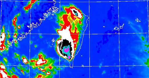 雨彈範圍擴大「6縣市大雷雨警戒」 屏東下冰雹!民眾驚喊:太大塊