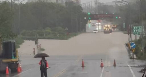 嘉義大豪雨狂炸! 台82線中和交流道淹水「預警性封閉」