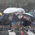 雙低壓發展中！對台影響曝光 明起南部「豪雨連炸3天」午後範圍擴大