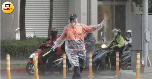 快訊/午後大雷雨轟炸4縣市 氣象署提醒慎防強風、雷擊與冰雹