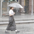 記得帶傘！雨後慎防雷陣雨 首波東北季風即將來襲