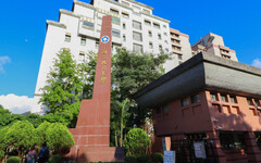 政大師比喻生理假「撲面而來的衛生棉」引議 他凌晨發聲道歉了