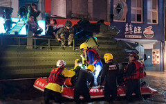 蘇澳火車站前水淹半層樓高！ 居民嘆「排水系統原地打轉」：15年重來家園又被毀