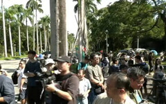 400人白排隊！大氣系預測失準又放鳥「傳明分批發放」 地理系神救援補發300杯飲料