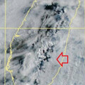 今低溫探15度！雲圖驚見「台灣上空神秘X」 鄭明典：入夜再降溫