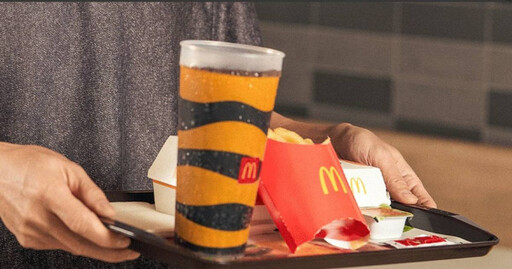 麥當勞內用杯「杯口邊緣藏黑垢」！他實測喊超噁 業者回應了