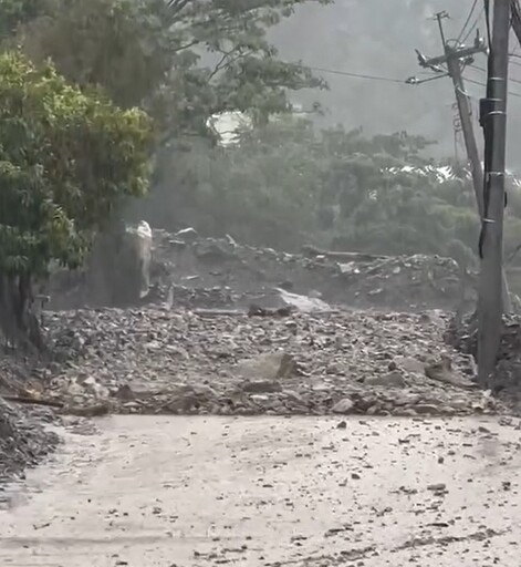 影/凱米重創豪雨再來！南投東埔村爆發土石流 投95線「雙向交管」