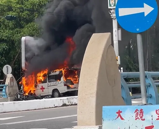 影/員林車禍「救護車陷火海」畫面曝 目擊者：聽到爆炸聲