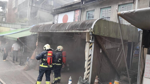 十分老街火警波及鐵路 台鐵:午後恢復正常營運
